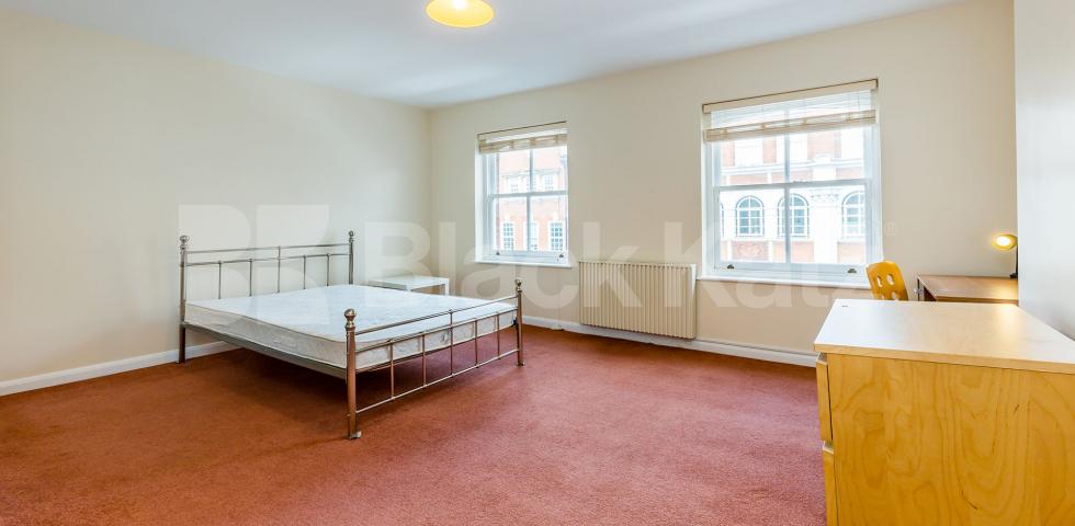 Fantastic spacious two bed by Goodge St Station Tottenham Court Road, West End